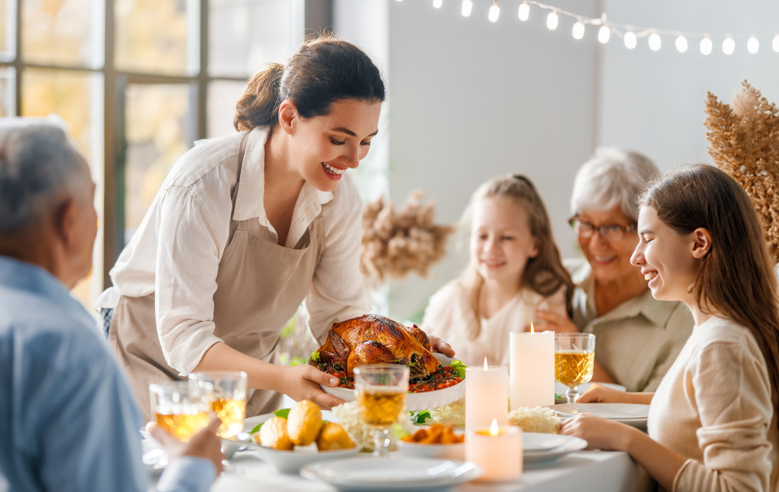 Thanksgiving,day,,autumn,feast.,happy,family,sitting,at,the,table